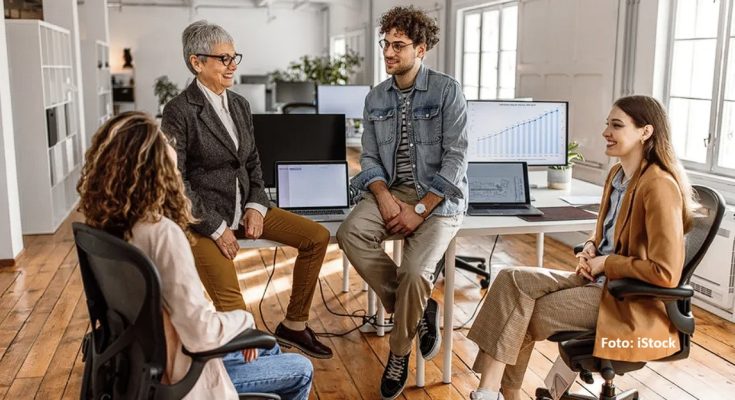 bahaya oversharing di kantor