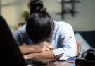 Quiet Cracking di Kantor: Saat Kamu Masih Bekerja, tetapi Sudah Tidak Merasa Terhubung